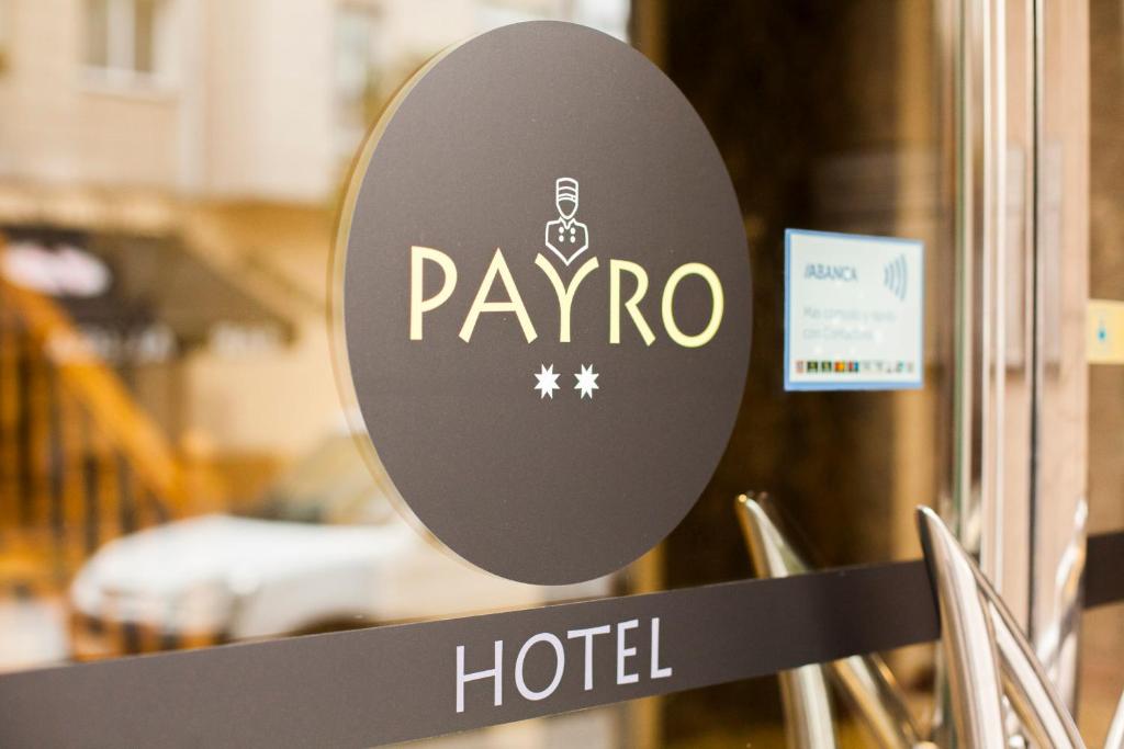 Hotel PAYRO **, a 2-star hotel, is a property situated in Milladoiro. At the hotel, all rooms are fitted with a desk and a TV.