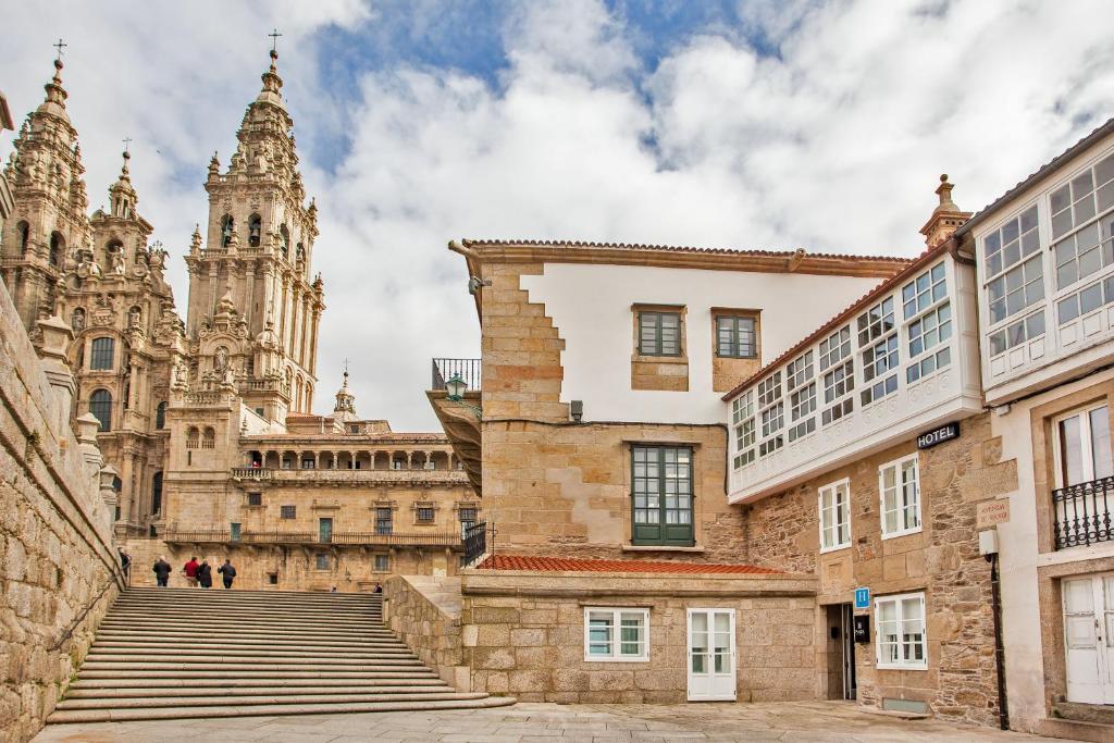 Ideally situated in Santiago de Compostela, Hotel Plaza Obradoiro by Bossh! Hotels features a buffet breakfast and free WiFi throughout the property.