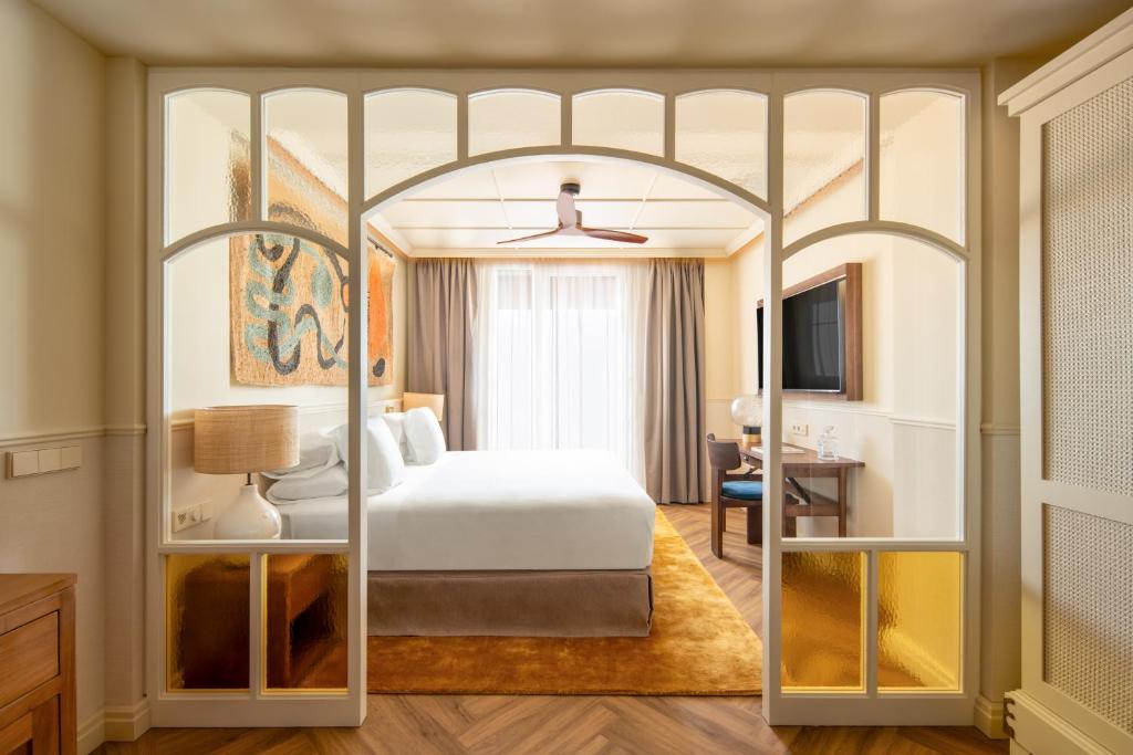 Only YOU Hotel Sevilla is located in an excellent location, in front of the Santa Justa Station and just 15 minutes walk from the historic center of the...