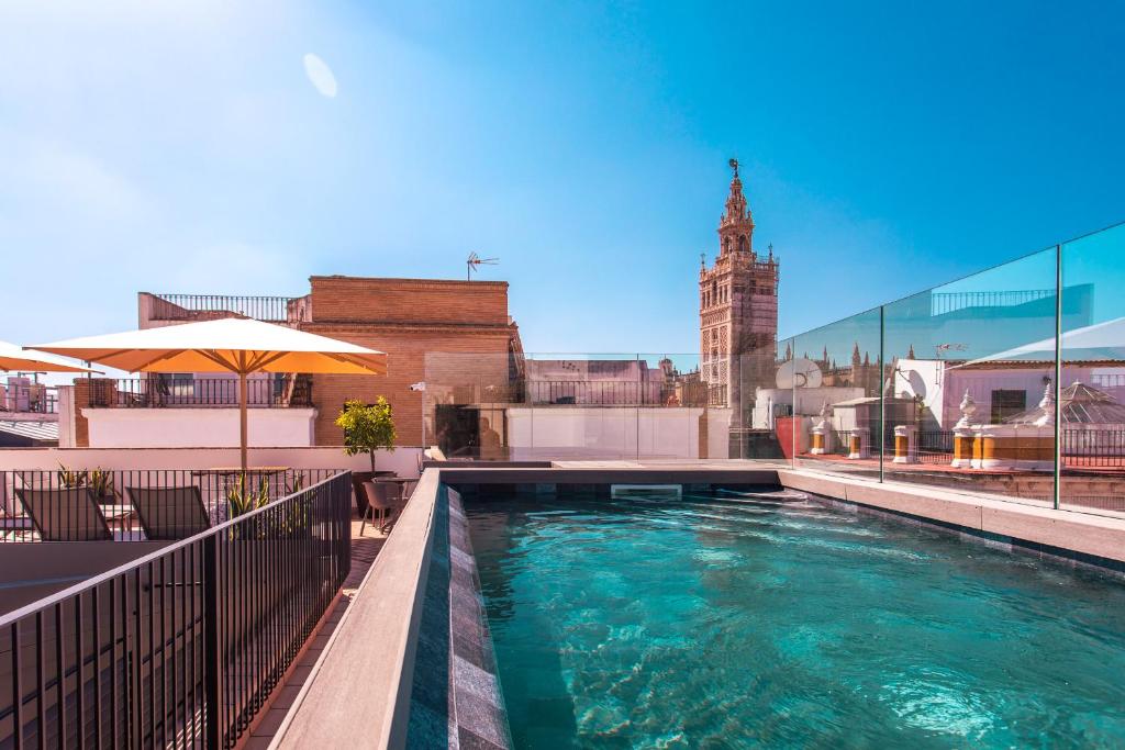 Situado em Sevilha e com a Catedral de La Giralda e Sevilla a cerca de 400 metros, a Casa Alhaja by Shiadu oferece check-in e check-out expressos,...