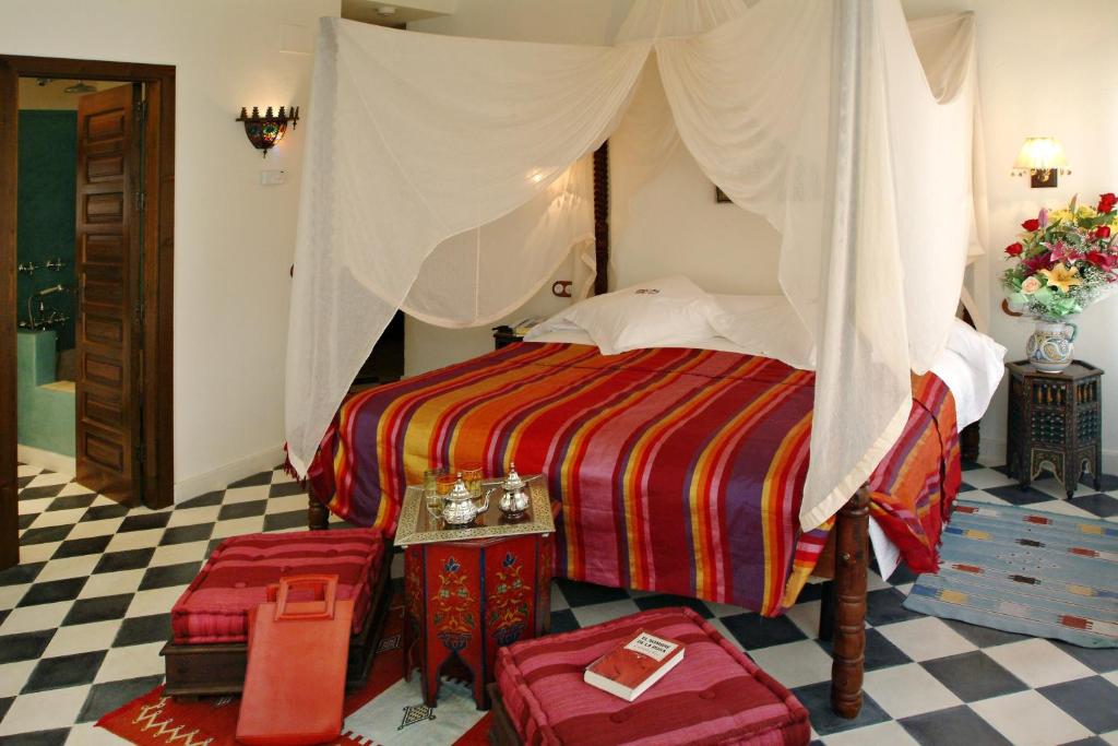 Questo boutique hotel si ispira al passato di Siviglia. Dispone di una terrazza panoramica con vasca idromassaggio e alcune suite dispongono di vasca idromassaggio privata.