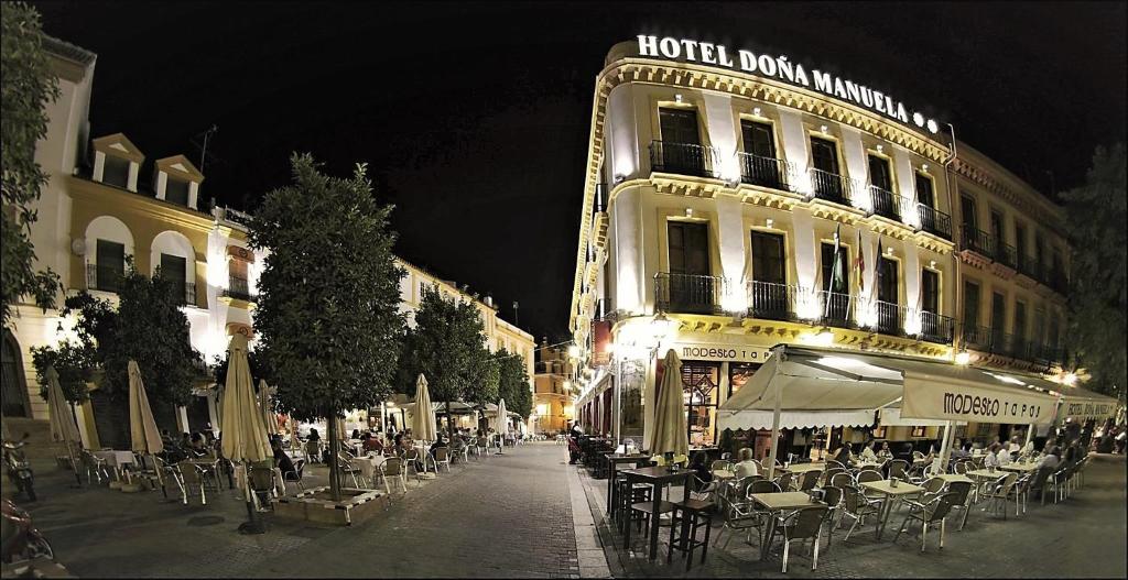 Set in Seville’s old Jewish quarter, Boutique Basic Hotel Doña Manuela is located in the Santa Cruz neighborhood, next to the Murillo Gardens.