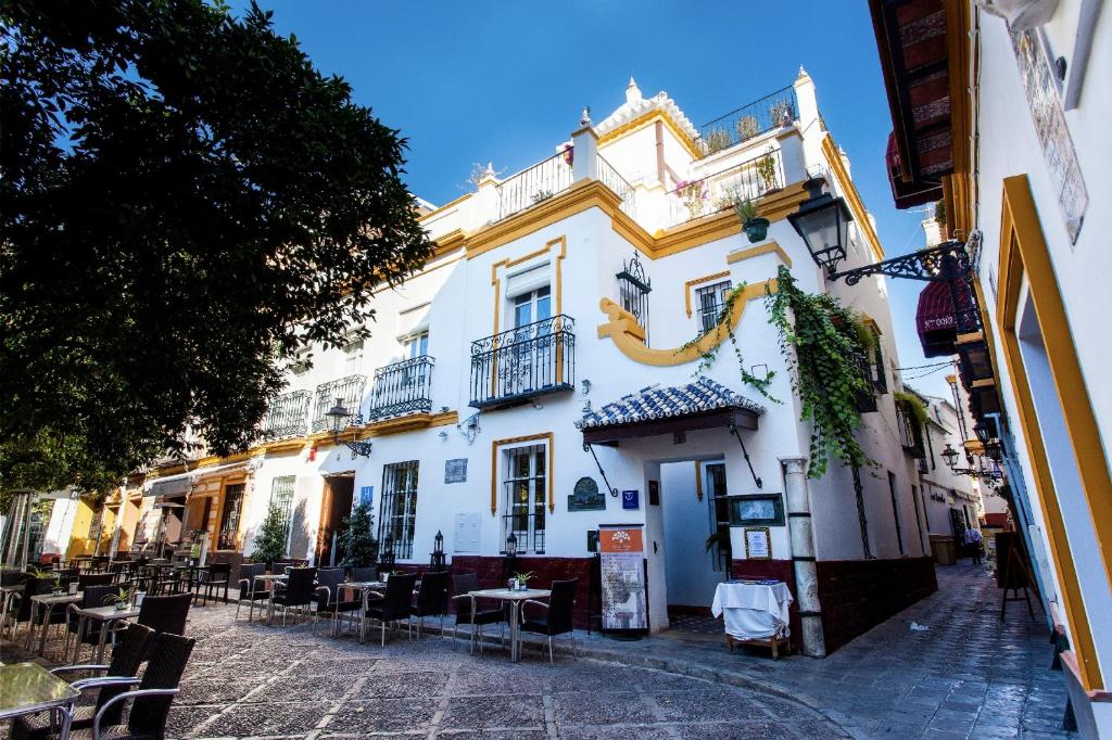 Located in Seville’s charming Santa Cruz district, this hotel has a terrace with great views over Plaza de Doña Elvira and the Giralda Tower.