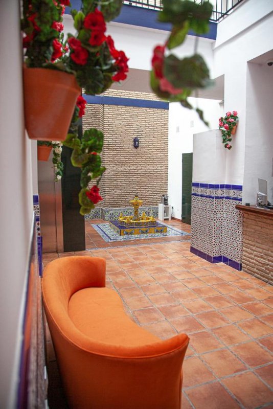 Conveniently located in the Triana district of Seville, Noches en Triana is set 500 metres from Triana Bridge - Isabel II Bridge, 1.
