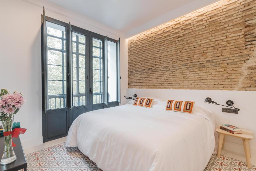 Set in Seville, 1.9 km from Isla Mágica, Uma Suites Parada del Marqués offers air-conditioned rooms with free WiFi and a ticket service.