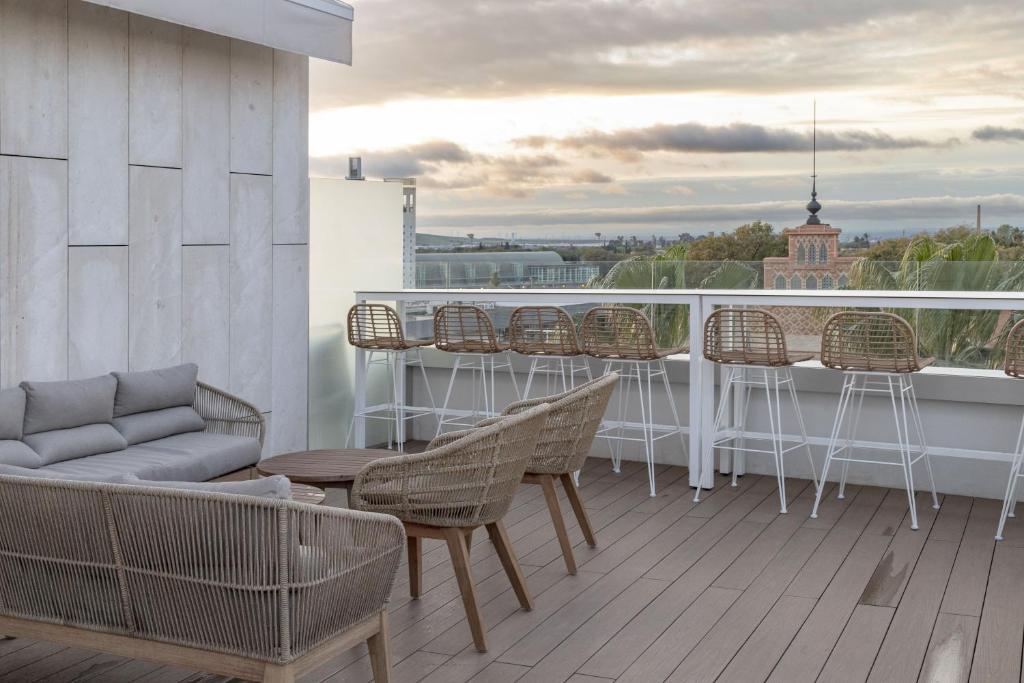 Attractively set in the Old town district of Seville, Petit Palace Vargas is situated 300 metres from Plaza de Armas, 2.3 km from Isla Mágica and 1.
