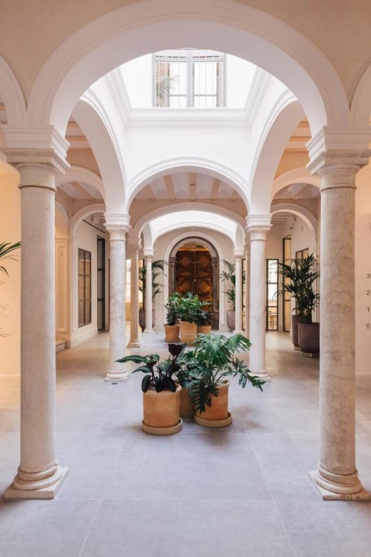 En una ubicación privilegiada en el centro de Sevilla, Plácido y Grata ofrece habitaciones con aire acondicionado, salón compartido, conexión WiFi gratuita y terraza.