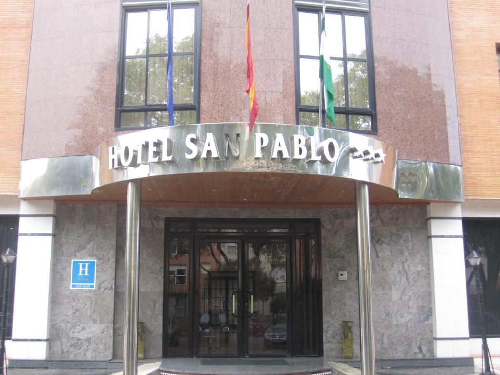 Das Hotel San Pablo Sevilla befindet sich vor dem Kongresszentrum FIBES.