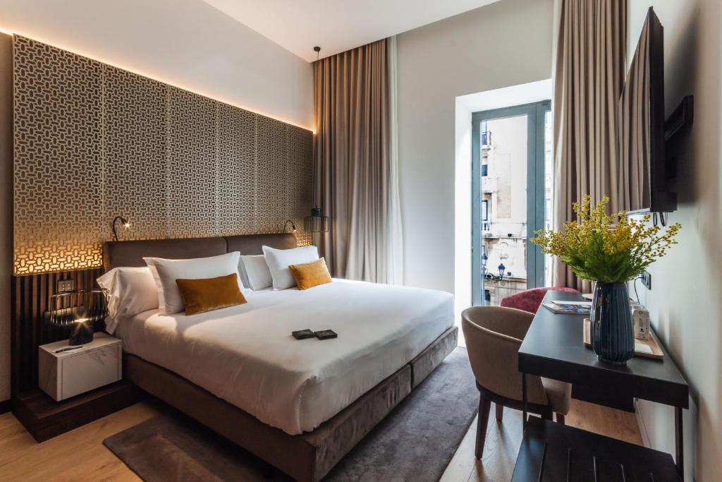 El Soho Boutique Catedral, situado en Sevilla, ofrece habitaciones con aire acondicionado, piscina al aire libre, conexión WiFi gratuita y terraza.