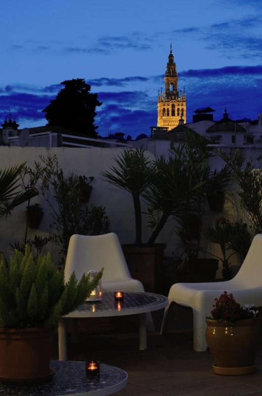 Un Patio en Santa Cruz ist ein sorgfältig restauriertes Haus aus dem 18. Jahrhundert im Viertel Santa Cruz von Sevilla.