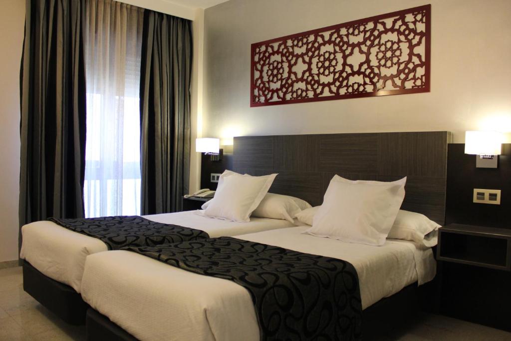 Centrally located, 150 metres from Seville’s Alameda Square, Hotel Venecia is a 15-minute walk from the cathedral and Giralda.