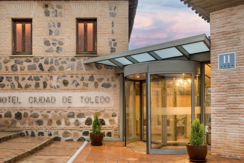 Este hotel está situado em Los Cigarrales, uma das áreas mais belas e emblemáticas de Toledo.