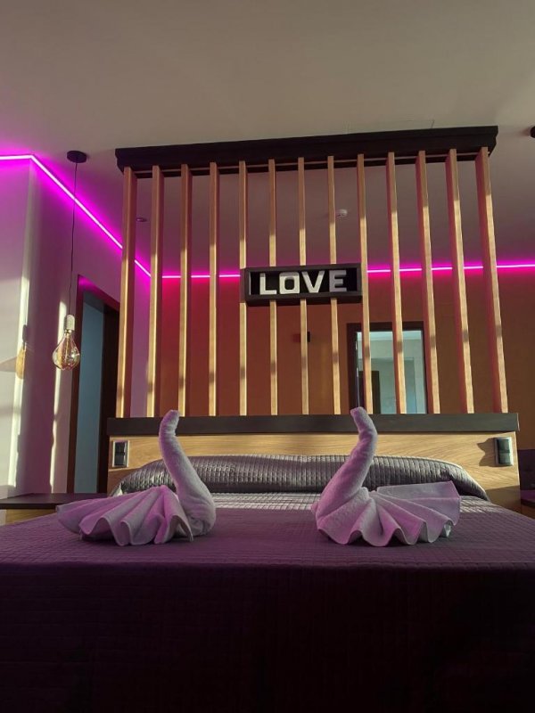 Situated 31 km from Puy du Fou España, Hotel-Asador Montes Oretanos offers 4-star accommodation in Pulgar and has a bar.