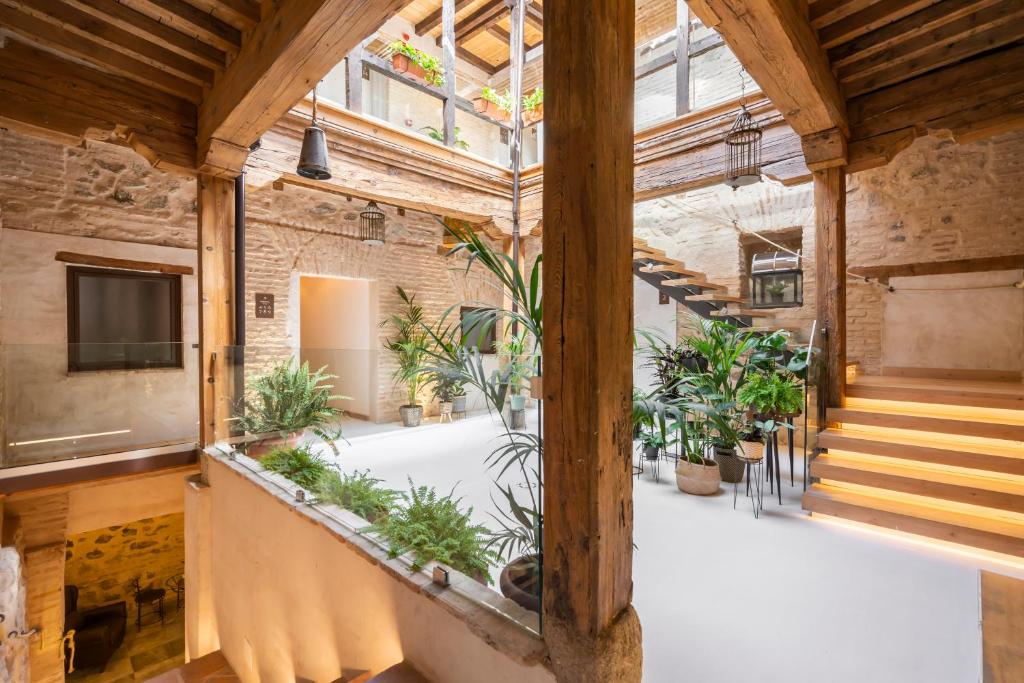 Located in the Toledo City Centre district in Toledo, Azacanes Hostal Boutique Toledo offers 2-star rooms with free WiFi.