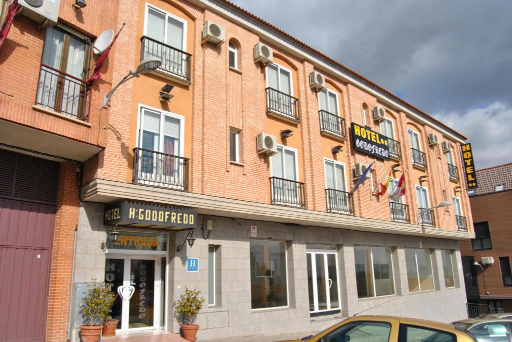 Apenas a 500 metros da Bullring de Toledo e a cerca de 10 minutos a pé do centro histórico, o Godofredo Hotel disponibiliza acomodações simples com...