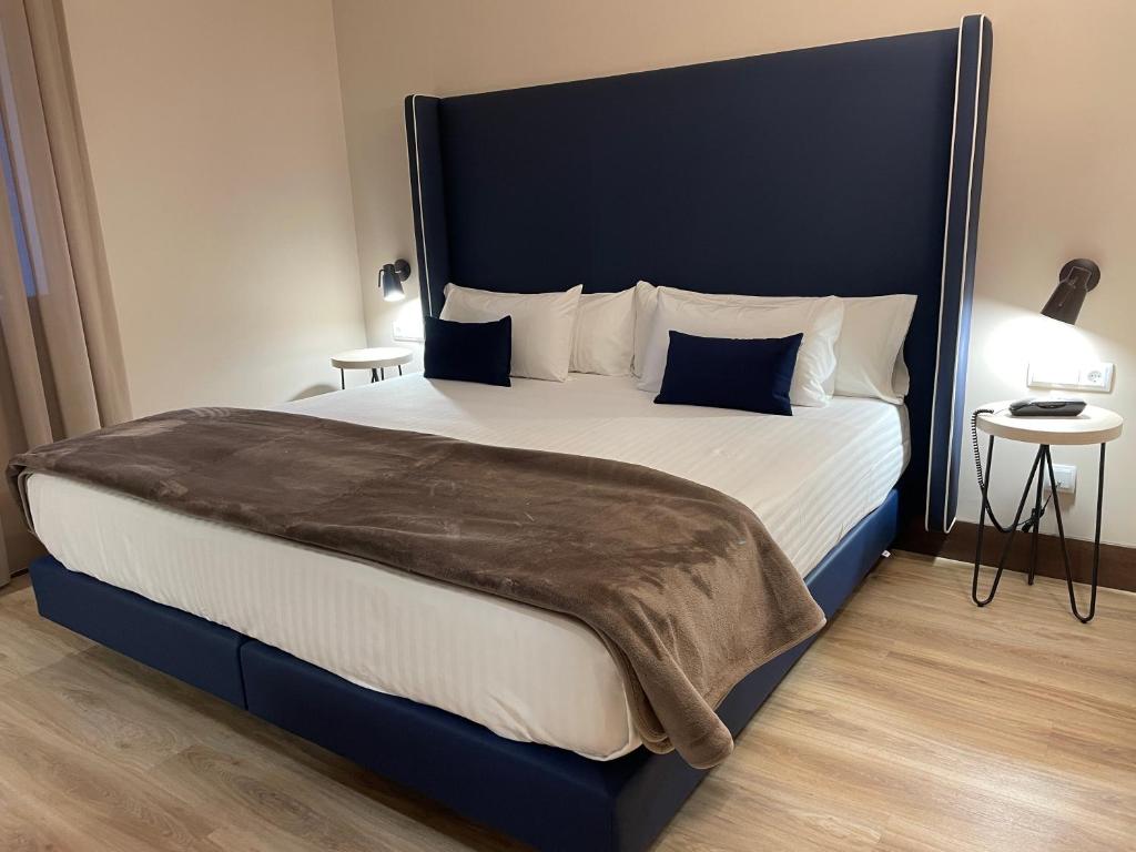 Hotel Maria Cristina is located next to the Tavera Museum and the Plaza of Bulls, 250m from the Puerta de Bisagra.
