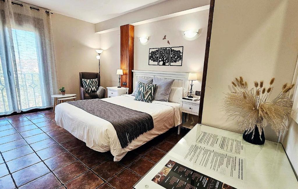 Hotel Medina de Toledo offers a terrace with stunning views of Toledo and air-conditioned rooms with free WiFi.