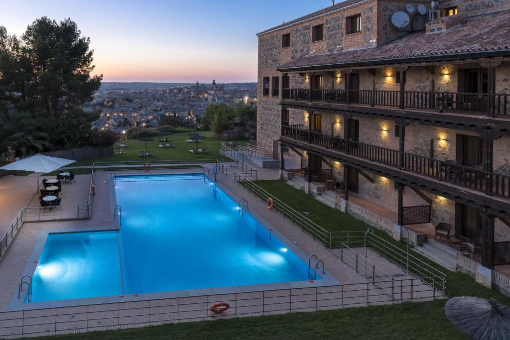 Enjoying a stunning location in Cerro del Emperador, 4 km from the centre of Toledo, this Parador hotel is housed in an impressive old building and boasts...
