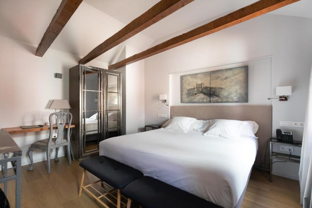 Das Hotel Boutique Posada de la Sillería liegt im Zentrum von Toledo und bietet klimatisierte Zimmer, ein Restaurant, kostenfreies WLAN und eine Bar.