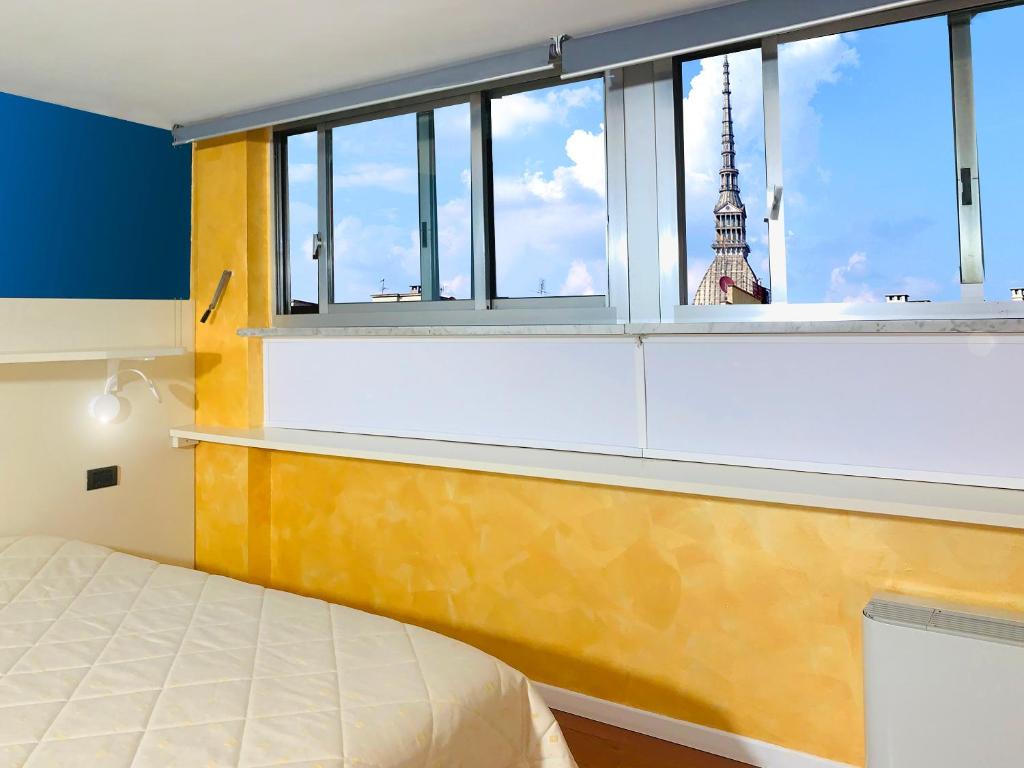 Das Hotel Amadeus liegt im Herzen von Turin, 300 m von der Mole Antonielliana und 700 m vom Regio Theatre und dem Ägyptischen Museum entfernt.