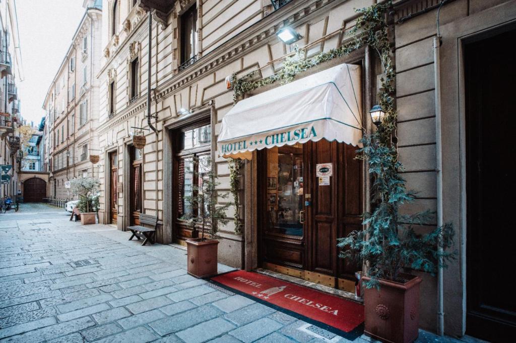 The Chelsea is a small family-run hotel, located just 50 metres from Turin's central Piazza Castello, with links to the train station.