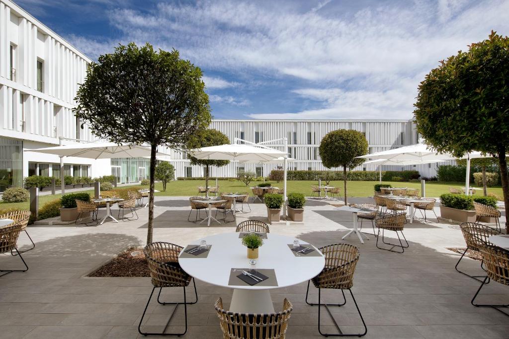 Das J Hotel begrüßt Sie in Turin, 1,7 km vom Stadion Allianz Juventus entfernt und bietet Unterkünfte mit einer Terrasse, Privatparkplätzen, einem Restaurant und einer Bar.