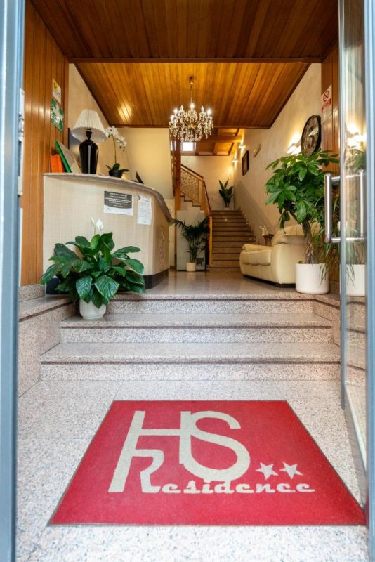 Situé à Moncalieri, à 2,9 km de la station de métro Lingotto, l'Hotel Residence Sestiere propose un hébergement avec connexion Wi-Fi gratuite et un parking privé gratuit.