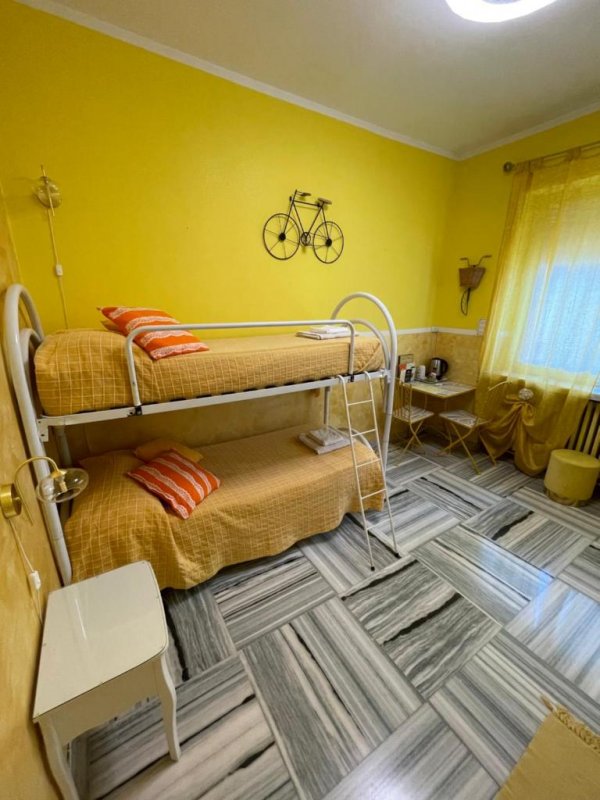 Doté d'une connexion Wi-Fi gratuite, l'Hotel Serenella se trouve à quelques pas du musée Mole Antonelliana/Cinéma, dans le centre de Turin.