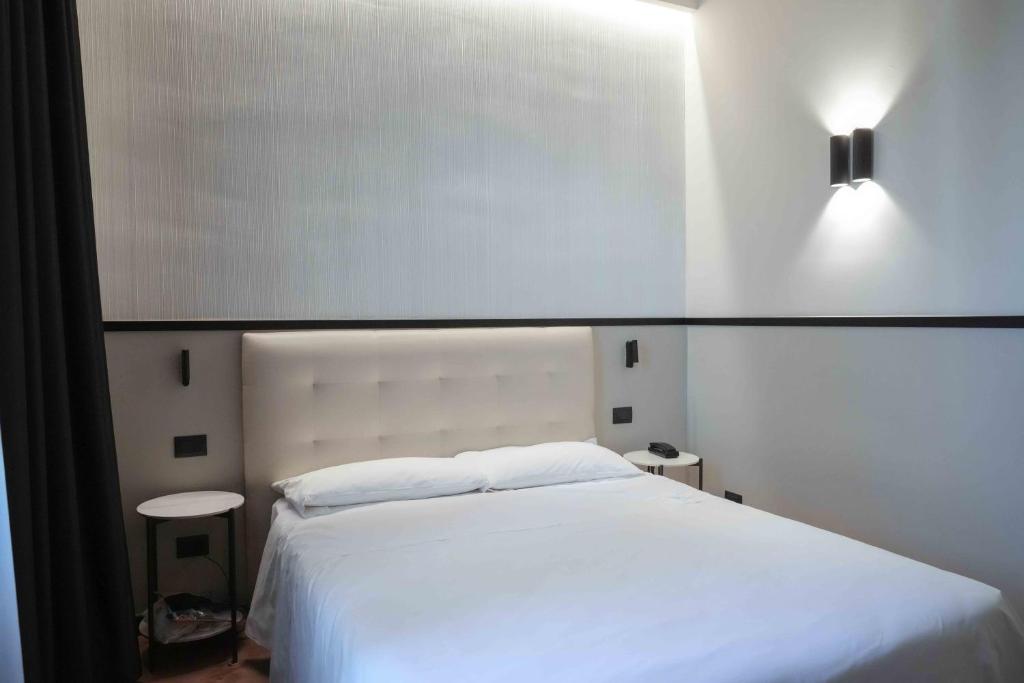 L'Hotel Universo a conduzione familiare si trova vicino a Piazza Sabotino e all'Università del Politecnico di Torino. Le camere sono dotate di connessione Wi-Fi gratuita.