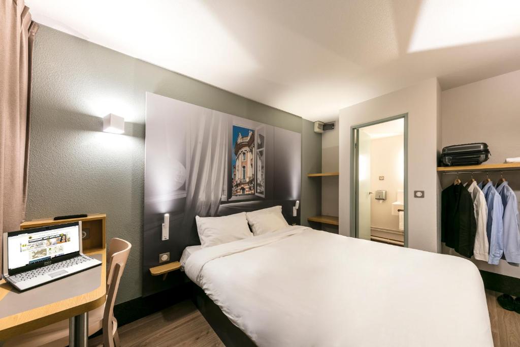 Located in Toulouse, B&B Toulouse Cité de l’Espace is a 5-minute drive from the A61 motorway and 850 metres from Cité de l’Espace Theme Park.