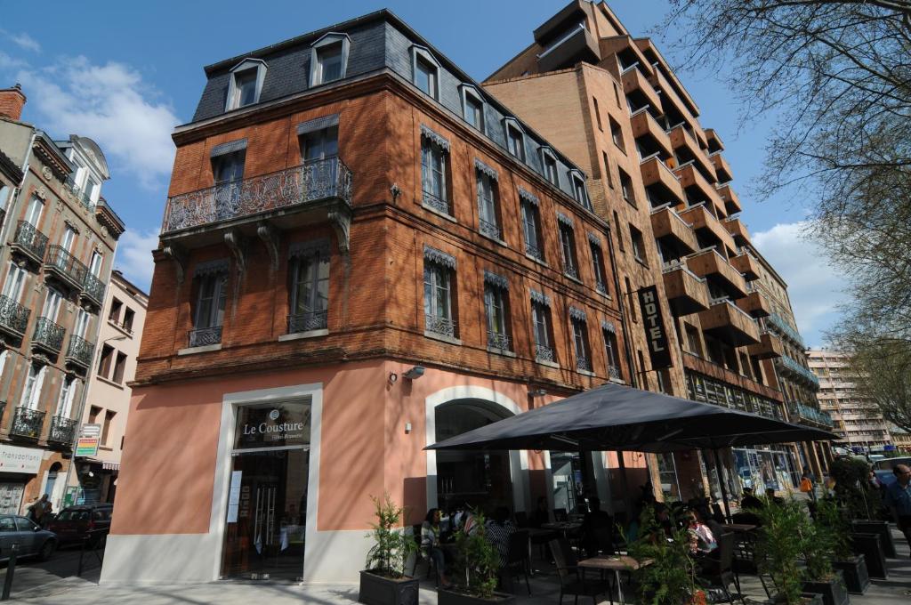 Hotel Le Cousture is located in the heart of Toulouse, right in front of Théâtre de la Cité and only a 5-minute walk from the Place du Capitole.