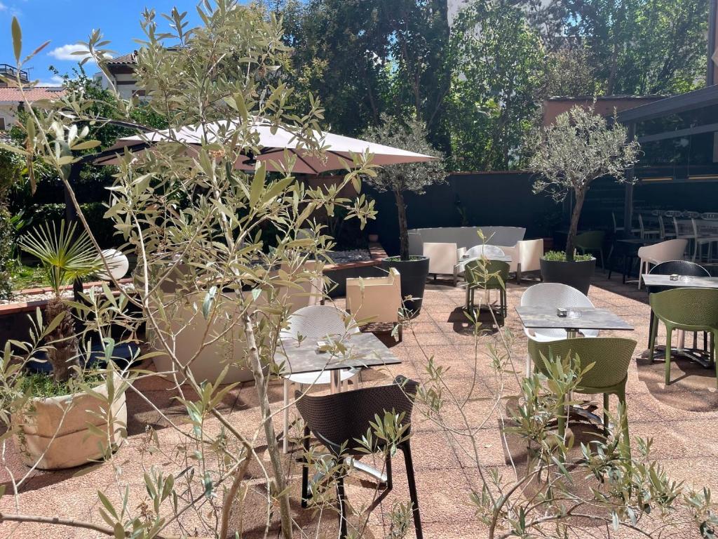 Located next to the Canal de Brienne, this 4-star hotel is a 15-minute walk from Toulouse City Centre, a 5-minute walk from Toulouse Congress Centre and...