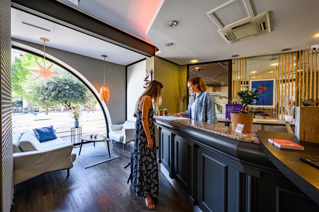 Hotel Gascogne provides soundproofed, en suite rooms with a TV and is located 1.