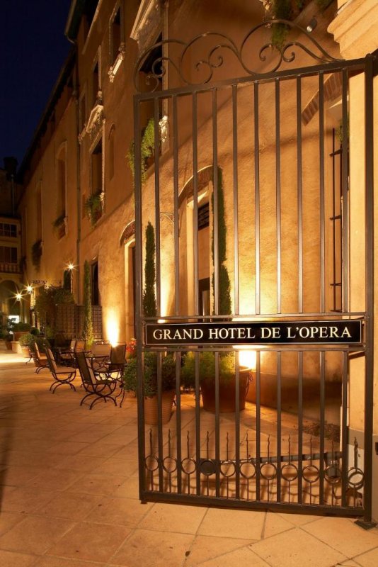 This hotel is located in central Toulouse, 100 metres from the Capitole Metro station. It has a flowered courtyard and free WiFi is available throughout.