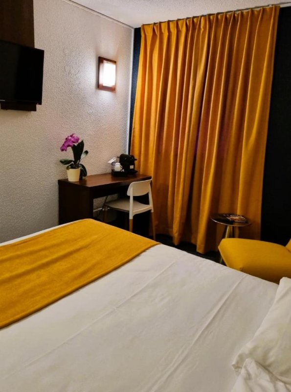 Located in Toulouse, 3.5 km from Diagora Convention Centre, The Originals City, Hotel Ariane, Toulouse provides accommodation with a garden, free private...