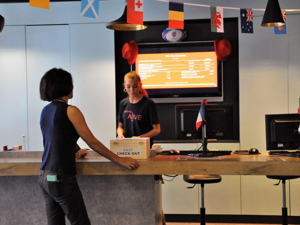 The ibis Toulouse Centre is located a 10 minute-walk from the old town and Matabiau Train Station.