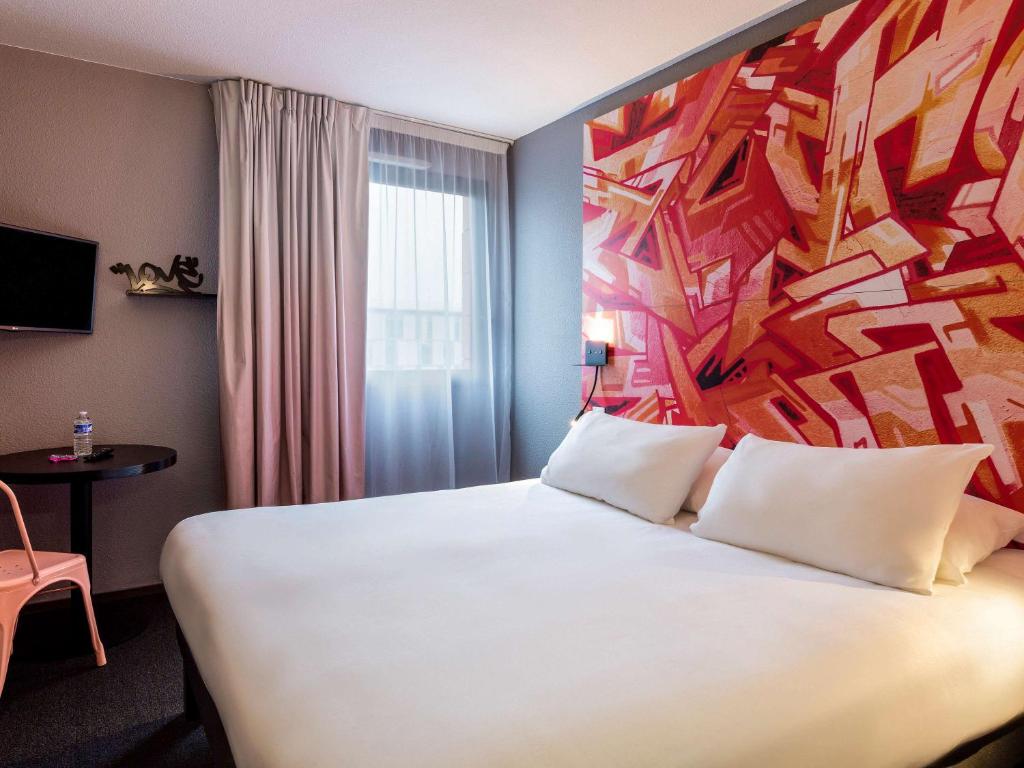 The ibis Styles Toulouse Center Canal du Midi is located in the center of Toulouse, on the banks of the Canal du Midi and next to the Halle aux Grains...