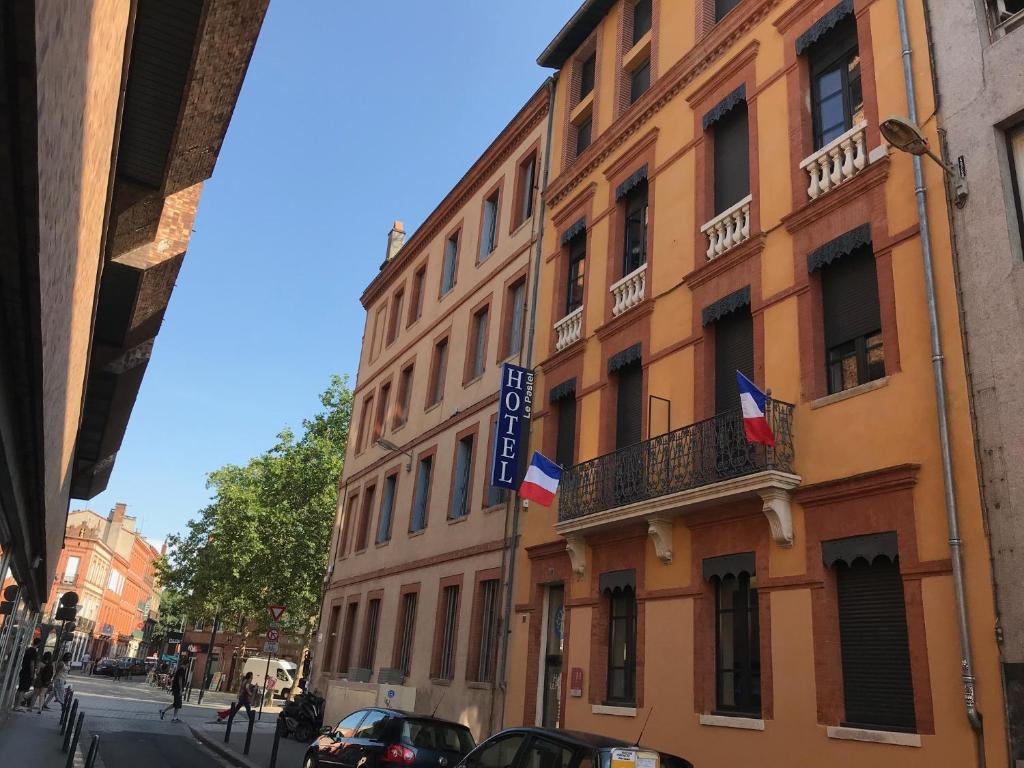 Situated in Toulouse, 400 metres from Toulouse-Matabiau train station and 2.