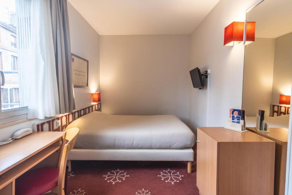 Located in the heart of Toulouse, the Ours Blanc is set next to Place Victor Hugo and 4 km from Toulouse Stadium.