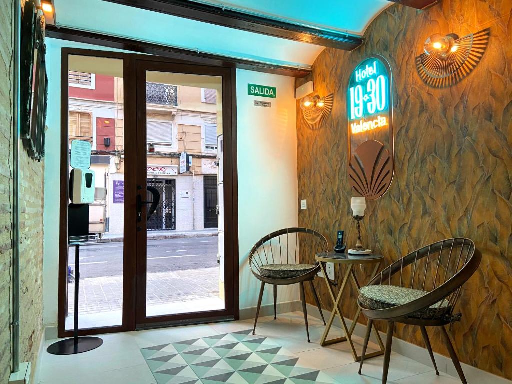 El Hotel 19-30 Valencia se encuentra en el barrio de Extramurs, en Valencia, y ofrece habitaciones de 2 estrellas con conexión WiFi gratuita. La propiedad es alrededor de 1.