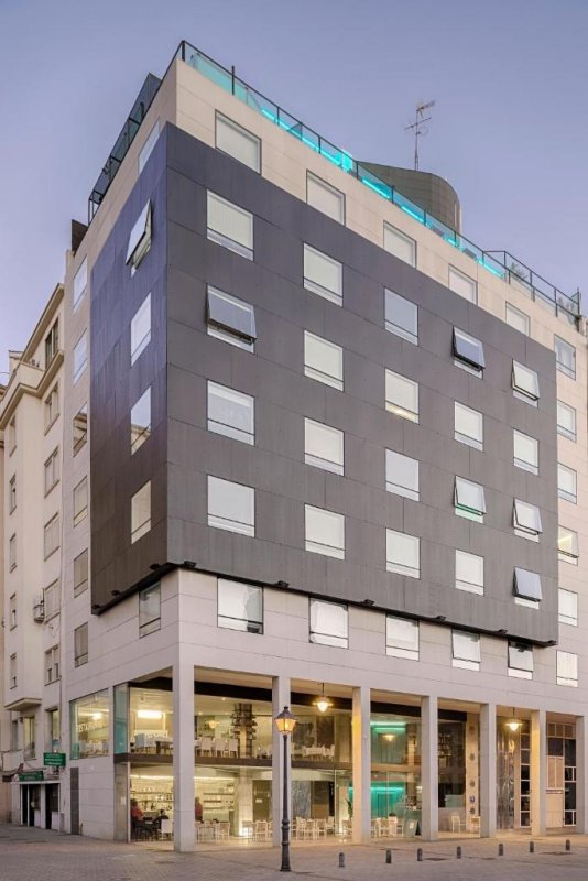 SEA YOU HOTEL PORT VALENCIA ist ein 4-Sterne Boutique-Hotel in La Marina de Valencia. Es liegt nur 10 Gehminuten vom Strand von Las...