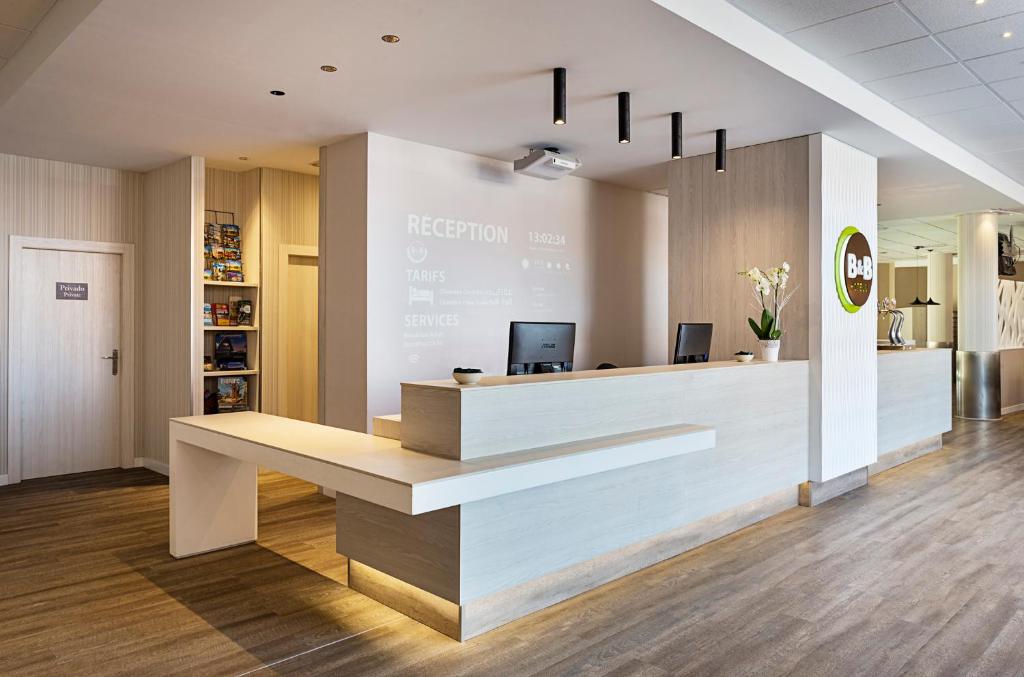 Este hotel, situado a unos 1,5 km de la impresionante ciudad de artes y ciencias de Valencia, ofrece habitaciones modernas y conexión WiFi gratuita. Hay una recepción abierta las 24 horas.