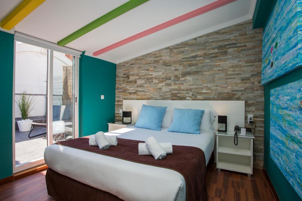 Olympia Consul del Mar is located 15 minutes’ walk from the City of Arts and Sciences. It offers free Wi-Fi.