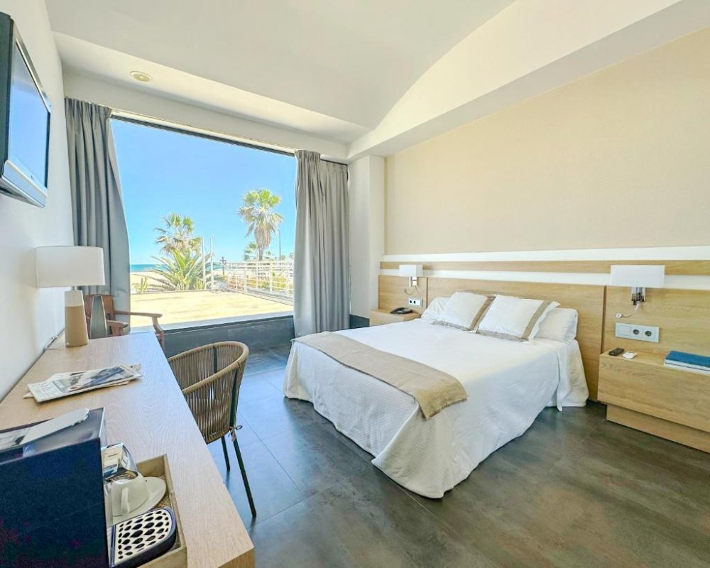 Questo nuovo hotel è situato appena fuori dalla spiaggia di Las Arenas, occupando posizione nell'espansione del XXI secolo di Valencia, accanto all'edificio Veles e Vents.