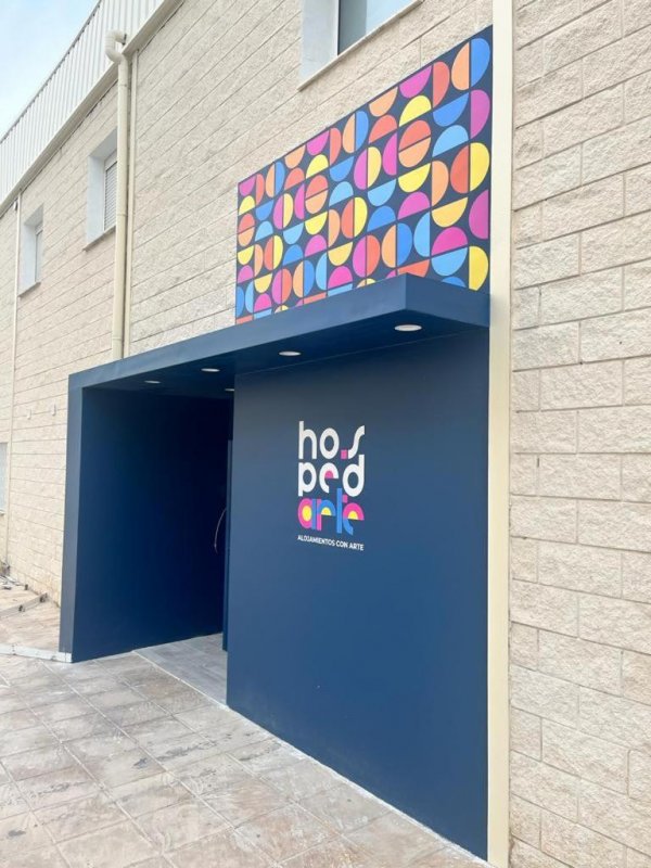 Situé à Riba-Roja De Turia, l'Hotel Hospedarte, SL se trouve à 17 km de Bioparc Valencia et propose diverses installations, comme une terrasse, un restaurant et...