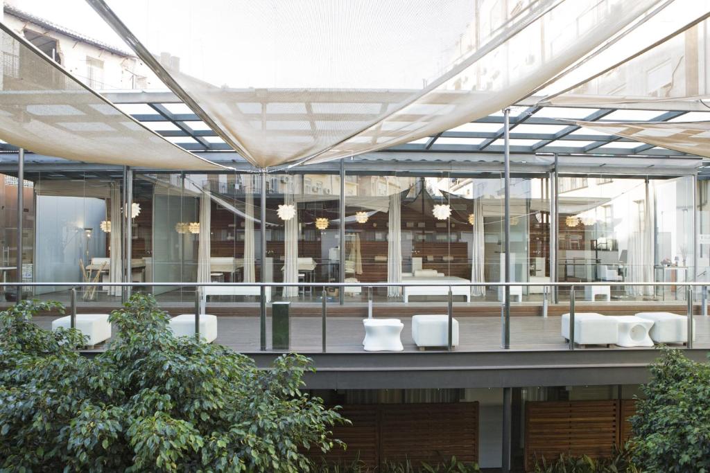 Situado en un edificio del siglo XIX, Hospes Palau de La Mar, Valencia, un miembro de Design Hotels cuenta con un impresionante lobby, un spa y un restaurante.