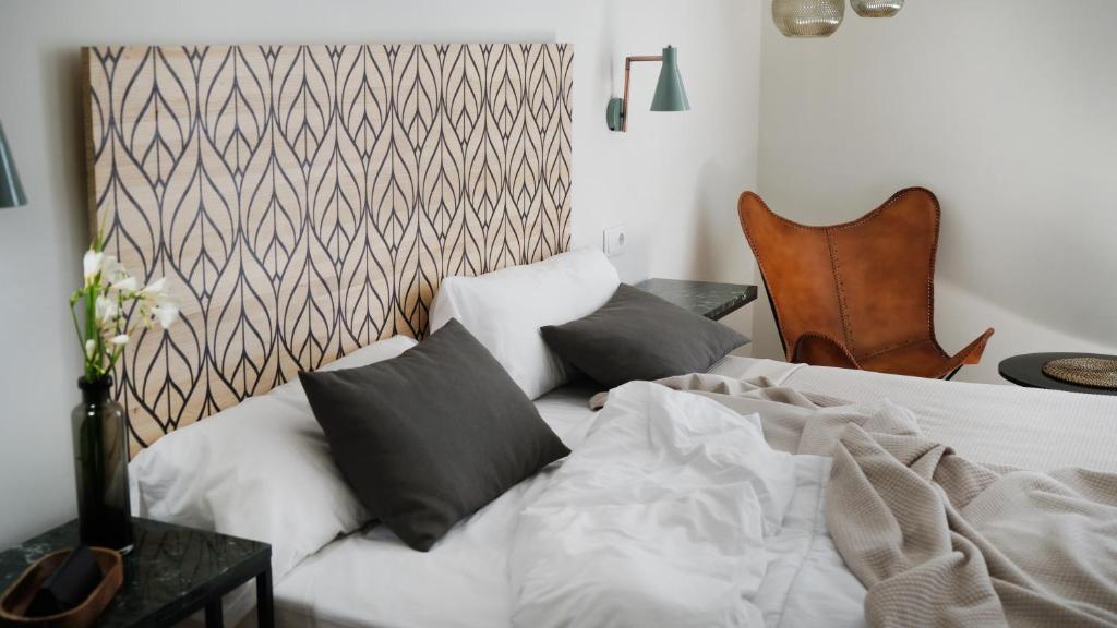 Set in Valencia, less than 1 km from Jardines de Monforte, MD Design Hotel - Portal del Real features views of the city.