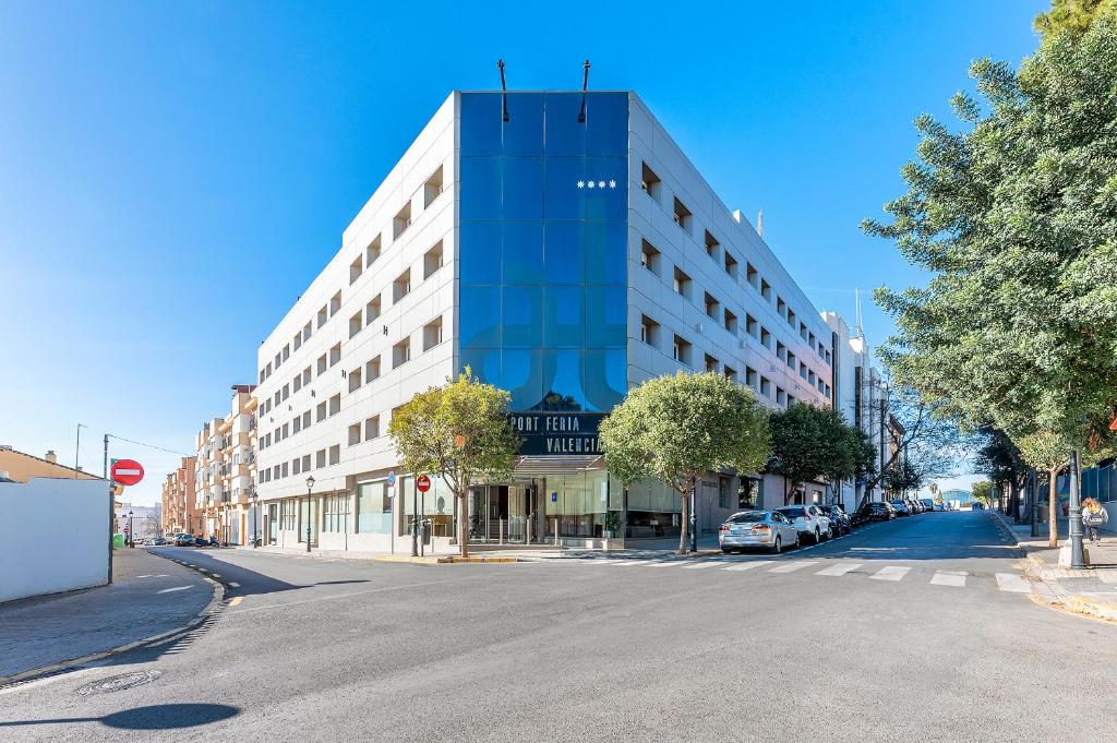 Situé à côté de la Feria de Valencia et très proche du centre-ville, Port Feria Valencia est la meilleure option pour découvrir et...