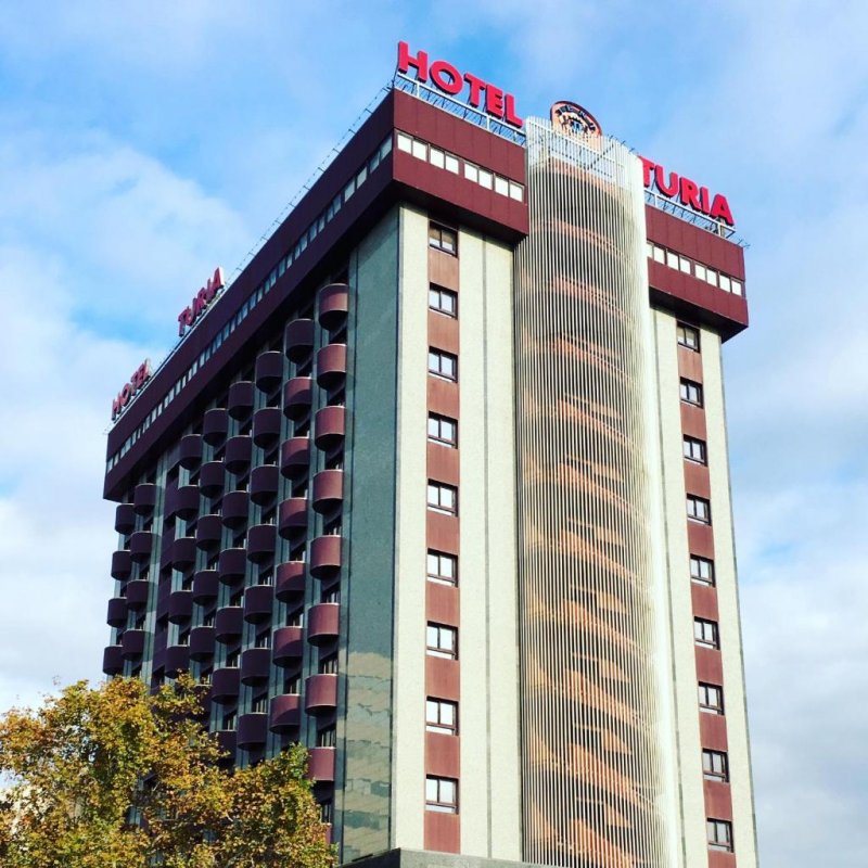 Hotel Turia is next to Valencia Bus Station, and 350 metres from Turia Metro Station.