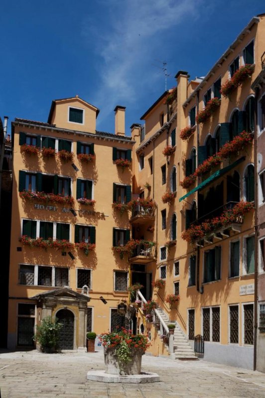 El Hotel Al Codega está situado en un tranquilo patio, a solo 5 minutos a pie de la plaza de San Marcos y del Palacio Ducal.